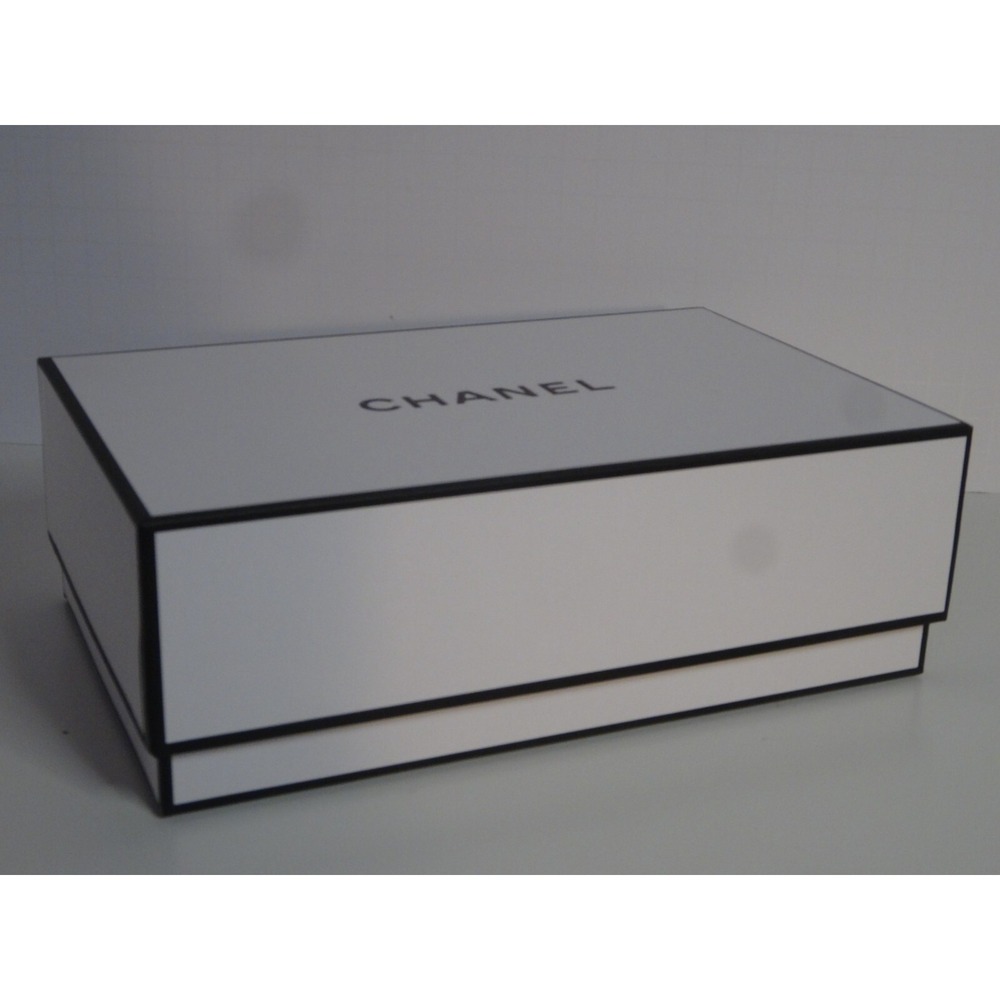 Chanel Empty Gift Box (Authentic) White Black edges 8 3/4" x 5 5/8" x 3 1/8" - Picture 2 of 4